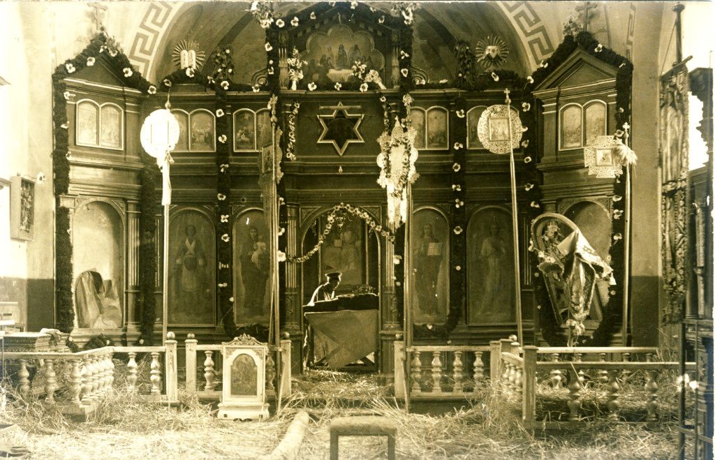 Тератын. Церковь Николая Чудотворца. архивная фотография, Интерьер храма. Почтовая фотооткрытка 1916 г.