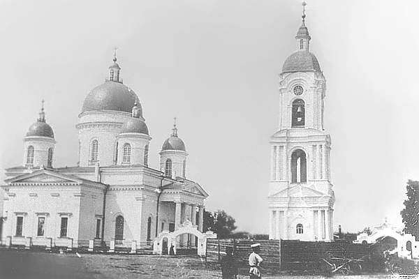 Боровичи. Храмовый комплекс. Соборы Введения во храм Пресвятой Богородицы и Троицы Живоначальной. архивная фотография