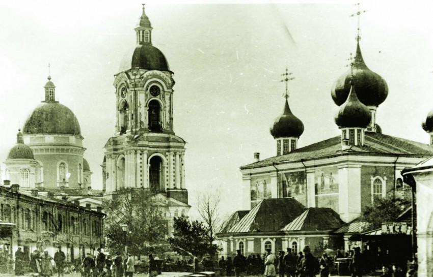 Храмовый комплекс. Соборы Введения во храм Пресвятой Богородицы и Троицы Живоначальной, Боровичи (Боровичский район, Новгородская область). архивная фотография