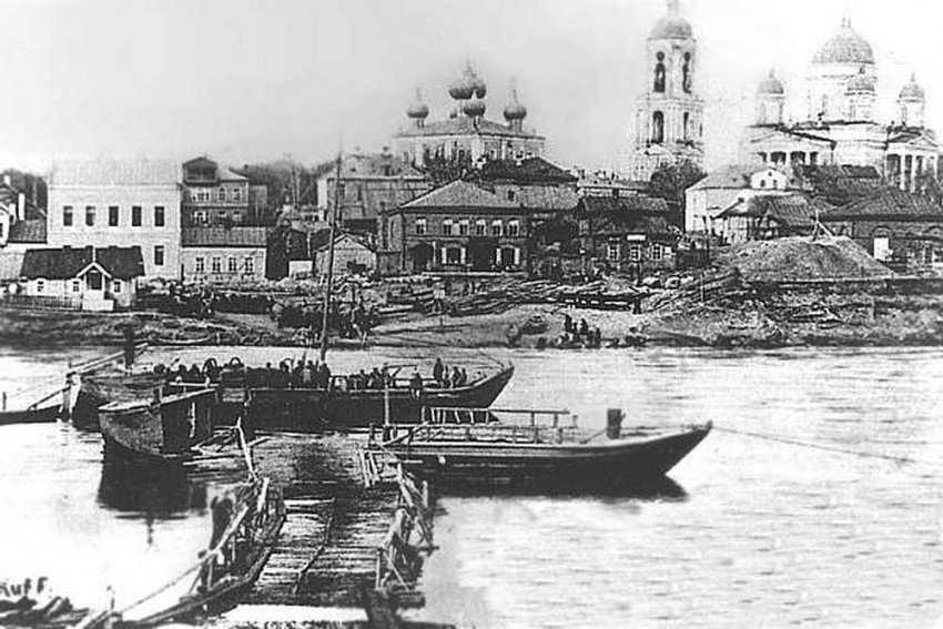Храмовый комплекс. Соборы Введения во храм Пресвятой Богородицы и Троицы Живоначальной, Боровичи (Боровичский район, Новгородская область). архивная фотография, Вид со Спасской стороны. Начало XX века