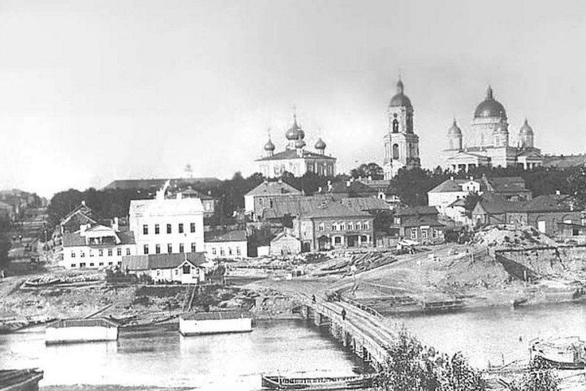 Храмовый комплекс. Соборы Введения во храм Пресвятой Богородицы и Троицы Живоначальной, Боровичи (Боровичский район, Новгородская область). архивная фотография, Вид со Спасской стороны. Начало XX века