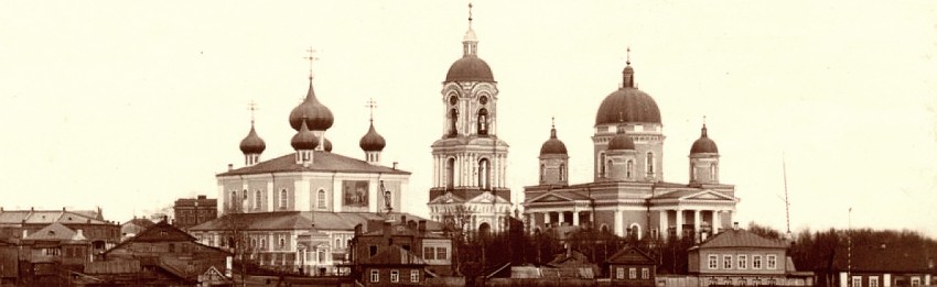 Храмовый комплекс. Соборы Введения во храм Пресвятой Богородицы и Троицы Живоначальной, Боровичи (Боровичский район, Новгородская область). архивная фотография, фото с сайта http://boreparhia.ru/2015/04/05/v-verbnoe-voskresene-episkop-borovichskij-i-pestovskij-efrem-sovershil-liturgiyu-v-sele-levocha/dsc_0041-4/