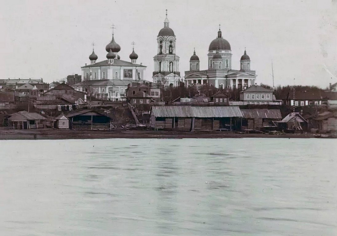 Храмовый комплекс. Соборы Введения во храм Пресвятой Богородицы и Троицы Живоначальной, Боровичи (Боровичский район, Новгородская область). архивная фотография, Фотоснимок с дореволюционной фотографии начала ХХ столетия.