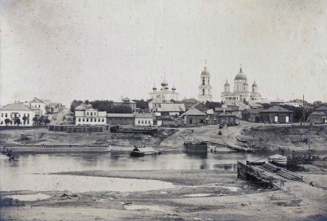 Храмовый комплекс. Соборы Введения во храм Пресвятой Богородицы и Троицы Живоначальной, Боровичи (Боровичский район, Новгородская область). архивная фотография, Фотоснимок с сайта: Pastvu.com/805088