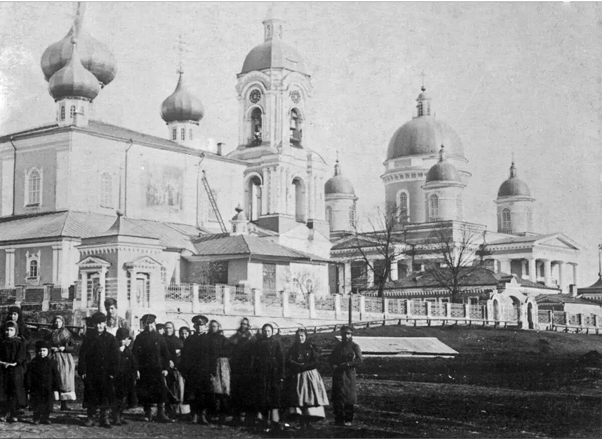 Храмовый комплекс. Соборы Введения во храм Пресвятой Богородицы и Троицы Живоначальной, Боровичи (Боровичский район, Новгородская область). архивная фотография, 1912-1916 гг.