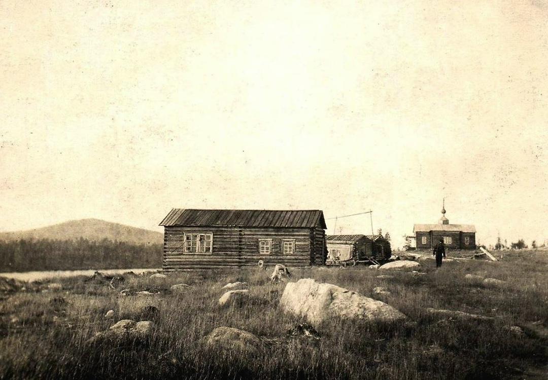 Дореволюционная открытка, архивная фотография. Церковь Алексия, человека Божия, Пулозерский погост, урочище (Кольский район, Мурманская область)