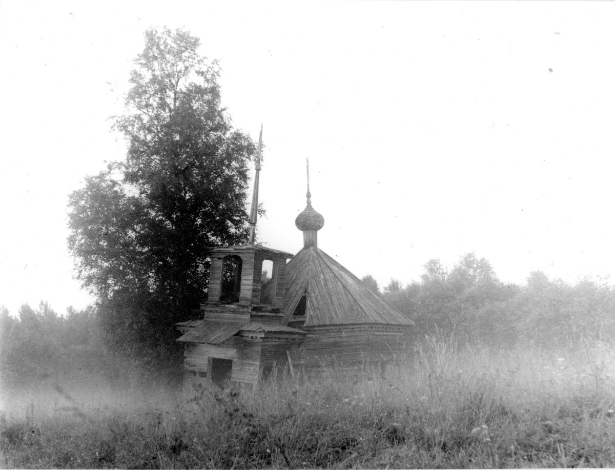 документальные фотографии. Неизвестная часовня, Чуфаровская, урочище (Каргопольский район, Архангельская область)