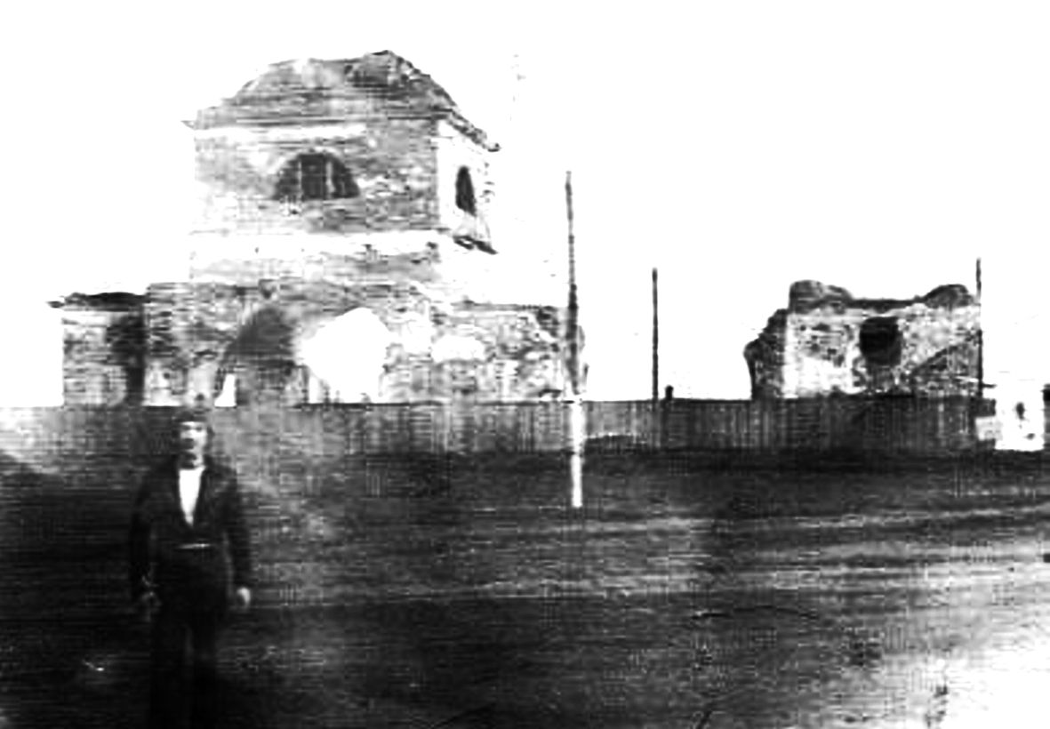 Церковь Троицы Живоначальной, Мокроусово (Мокроусовский район, Курганская область). архивная фотография, Остатки храма в 1964 году. Фотография из Мокроусовского музея