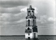 Церковь Иоанна Златоуста, Колокольня бывшей церкви селя Роя. Из группы https://vk.com/mymologa.
Оригинал фото хранится в Рыбинском музей-заповедник.<br>, Роя, погост (акватория Рыбинского водохранилища), Пошехонский район, Ярославская область