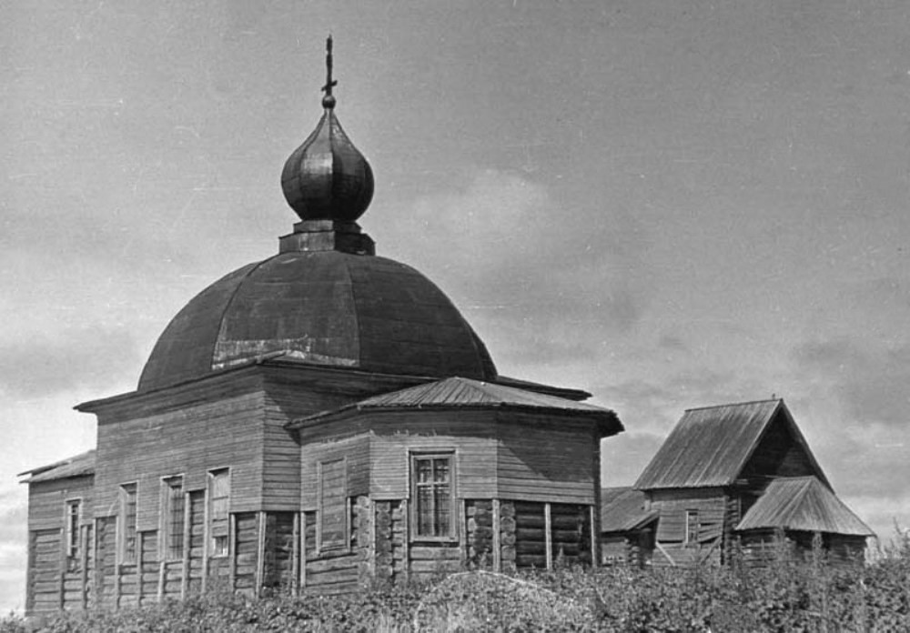 Церковь Введения во Храм Пресвятой Богородицы Николо-Чухчеремского погоста, Поташевская (Чухчерьма) (Холмогорский район, Архангельская область). архивная фотография, Фото 1970-1980-х гг.