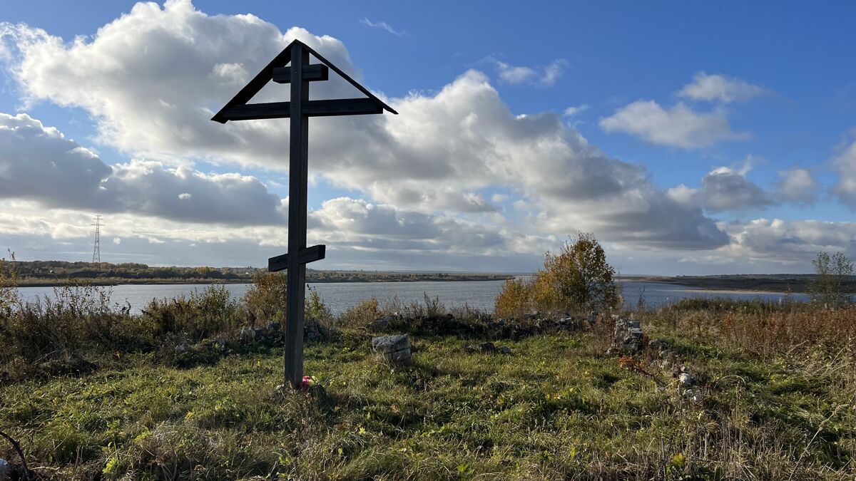 Церковь Введения во Храм Пресвятой Богородицы Николо-Чухчеремского погоста, Поташевская (Чухчерьма) (Холмогорский район, Архангельская область). общий вид в ландшафте