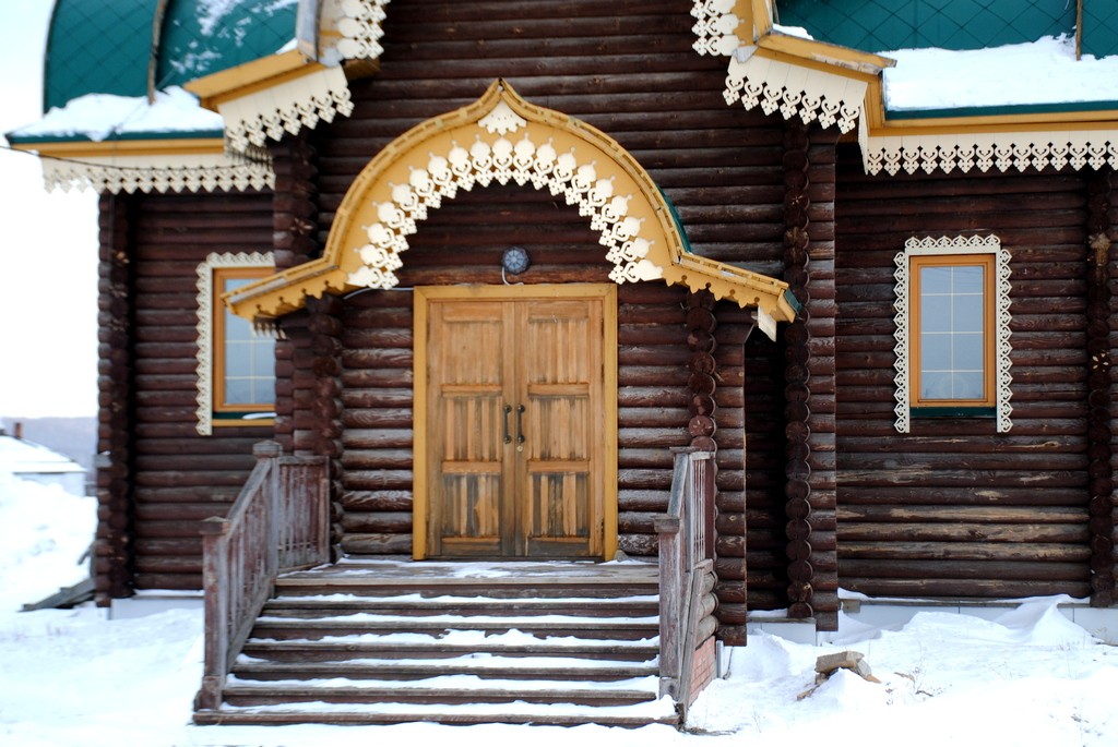 Церковь Илии Пророка, Локти (Мошковский район, Новосибирская область). архитектурные детали, Крыльцо и вход в храм