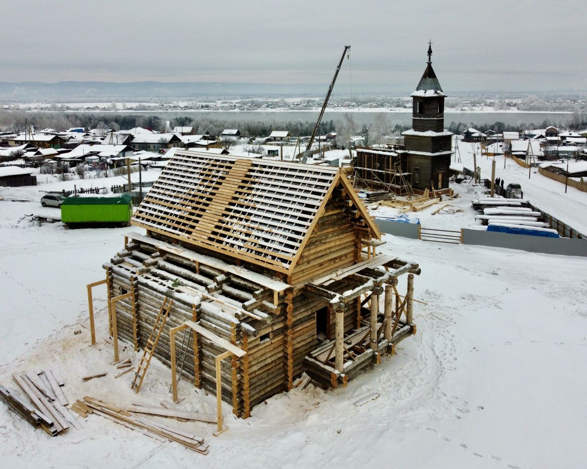 Церковь Петра и Павла, Барабаново (Емельяновский район, Красноярский край). документальные фотографии, Вид с ЮЗ. На фоне реставрируемой церкви Праскевы Пятницы