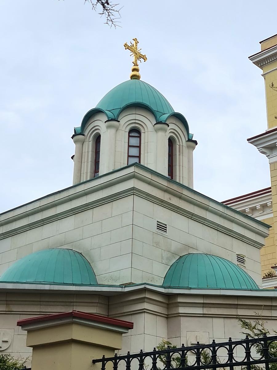 Завершение основного объема, архитектурные детали. Церковь Николая Чудотворца при Институте им. Я.В. Самойлова, Гагаринский (Юго-Западный административный округ (ЮЗАО), г. Москва)