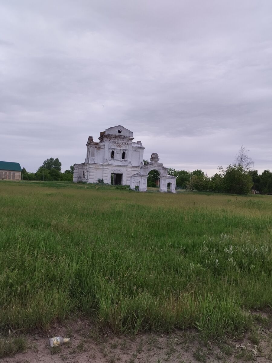 Успенская. Неизвестная церковь. общий вид в ландшафте