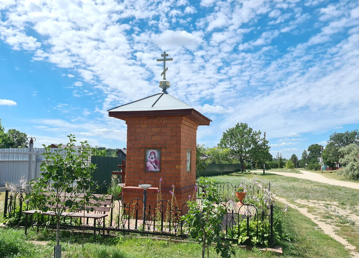 Неизвестная часовня, Старые Омутищи (Петушинский район, Владимирская область). общий вид в ландшафте, Вид с северо-востока