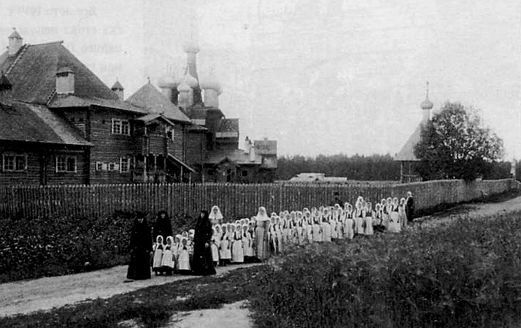 Воскресенско-Покровский женский монастырь, Нежадово (Плюсский район, Псковская область). архивная фотография, Фото 1915 г. с сайта http://plussa-region.narod.ru/library/bolhovitinov/sobor.htm