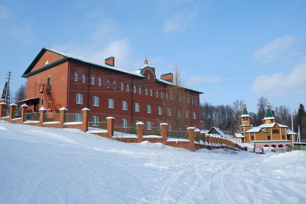 Пермь. Бахаревский Богородице-Казанский Серафимо-Алексеевский женский монастырь. Церковь Евфросинии Полоцкой. фасады