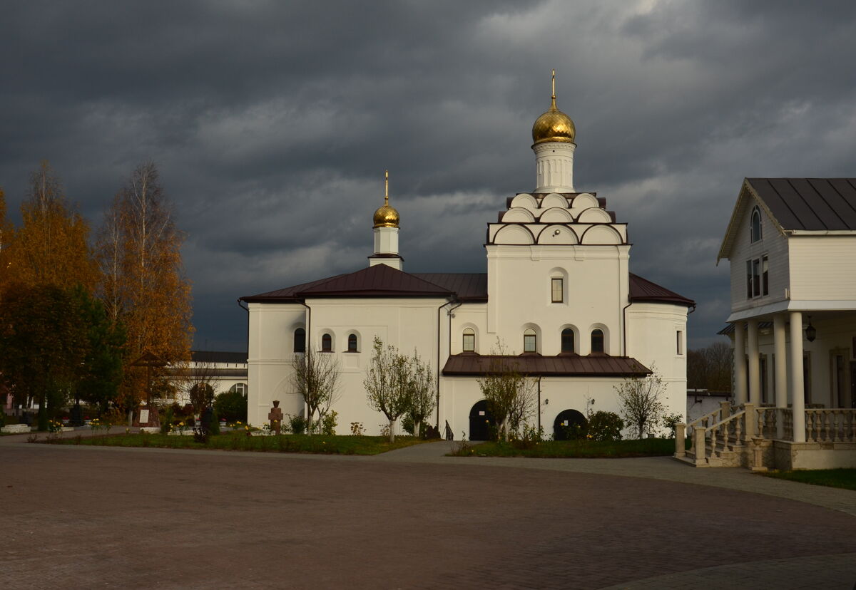 Свенский Успенский монастырь. Церковь Антония и Феодосия Печерских (новая), Супонево (Брянский район, Брянская область). фасады