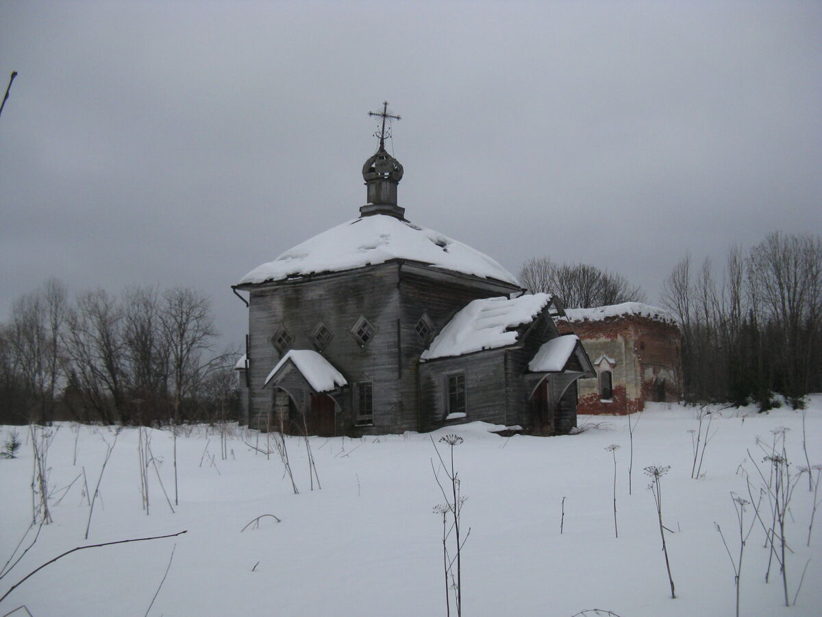 Храмовый комплекс. Церкви Рождества Христова и Флора и Лавра, Стеховская (Химанево) (Шенкурский район, Архангельская область). общий вид в ландшафте