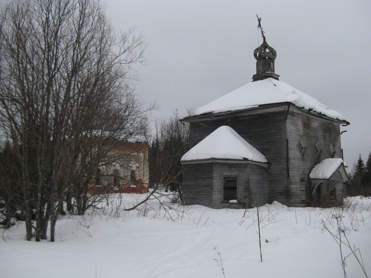 Храмовый комплекс. Церкви Рождества Христова и Флора и Лавра, Стеховская (Химанево) (Шенкурский район, Архангельская область). общий вид в ландшафте