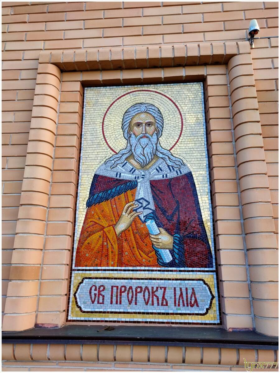 Часовня Владимирской иконы Божией Матери, Костенево (Балахнинский район, Нижегородская область). дополнительная информация, мозаика на фасаде