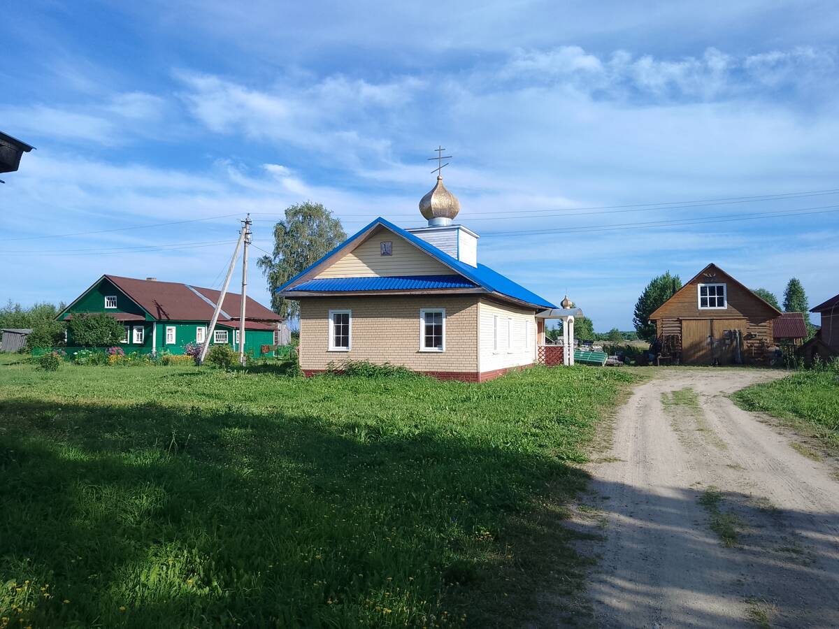 Часовня Успения Пресвятой Богородицы, Пигилинская (Сямженский район, Вологодская область). общий вид в ландшафте