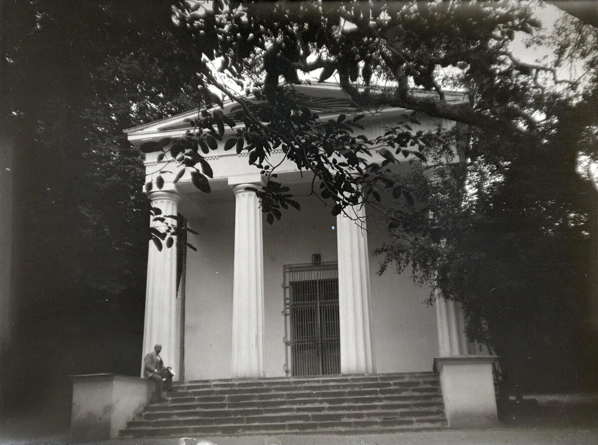Церковь Усекновения главы Иоанна Предтечи, Массандра (Ялта, город, Республика Крым). архивная фотография, Фото 1897 года. Автор Александр Васильевич Живаго