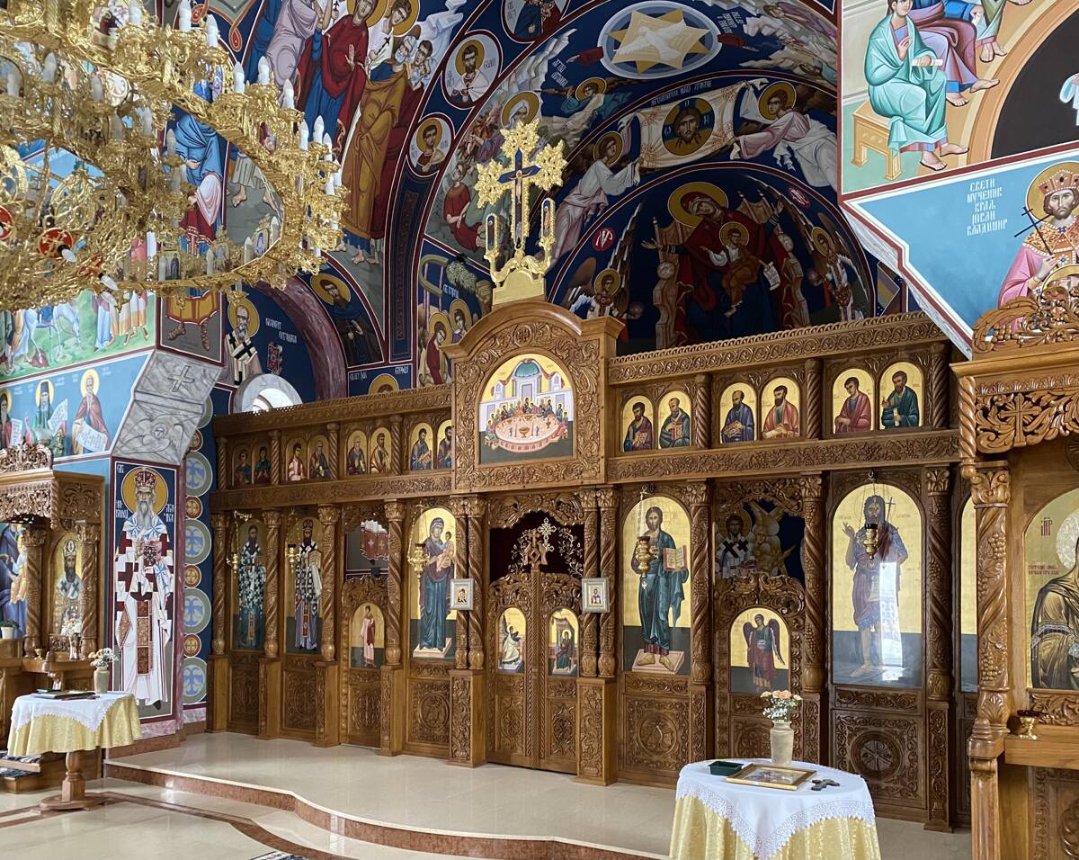 Церковь Варнавы Хвостанского, Сараево (Босния и Герцеговина, Прочие страны). интерьер и убранство, Иконостас
