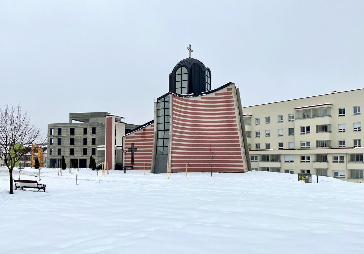 Церковь Димитрия Солунского, Сараево (Босния и Герцеговина, Прочие страны). фасады, Вид с юго-востока