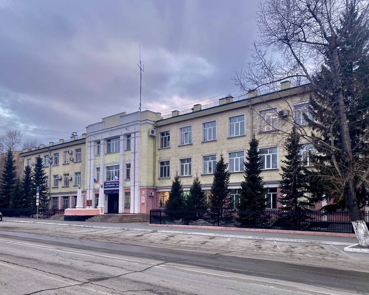 Дмитрия Солунского в главном здании МВД Хакасии, домовая церковь, Абакан (Абакан, город, Республика Хакасия). дополнительная информация, Вид с ул. Карла Маркса