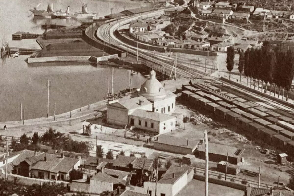 Севастополь. Церковь Феодосия Черниговского (старая). архивная фотография, Фрагмент фото из книги 