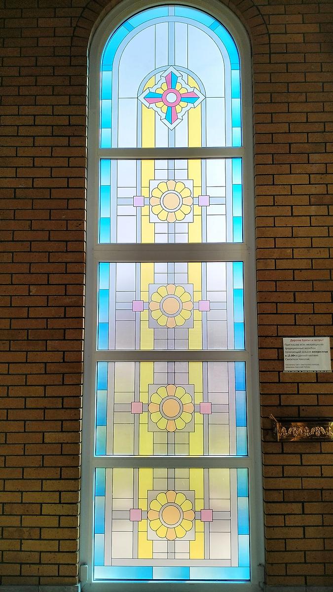 Внутренний вид, окно, архитектурные детали. Часовня Николая Чудотворца, Озёрный (Новосибирский район, Новосибирская область)