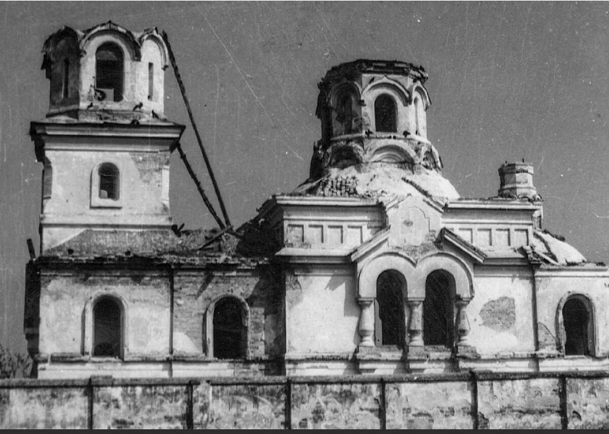 Церковь Успения Пресвятой Богородицы, Телятин (Люблинское воеводство, Польша). архивная фотография, Начало разборки храма.  Фото 1955 г. из фондов Arhiwa Panstwowe (Польша)