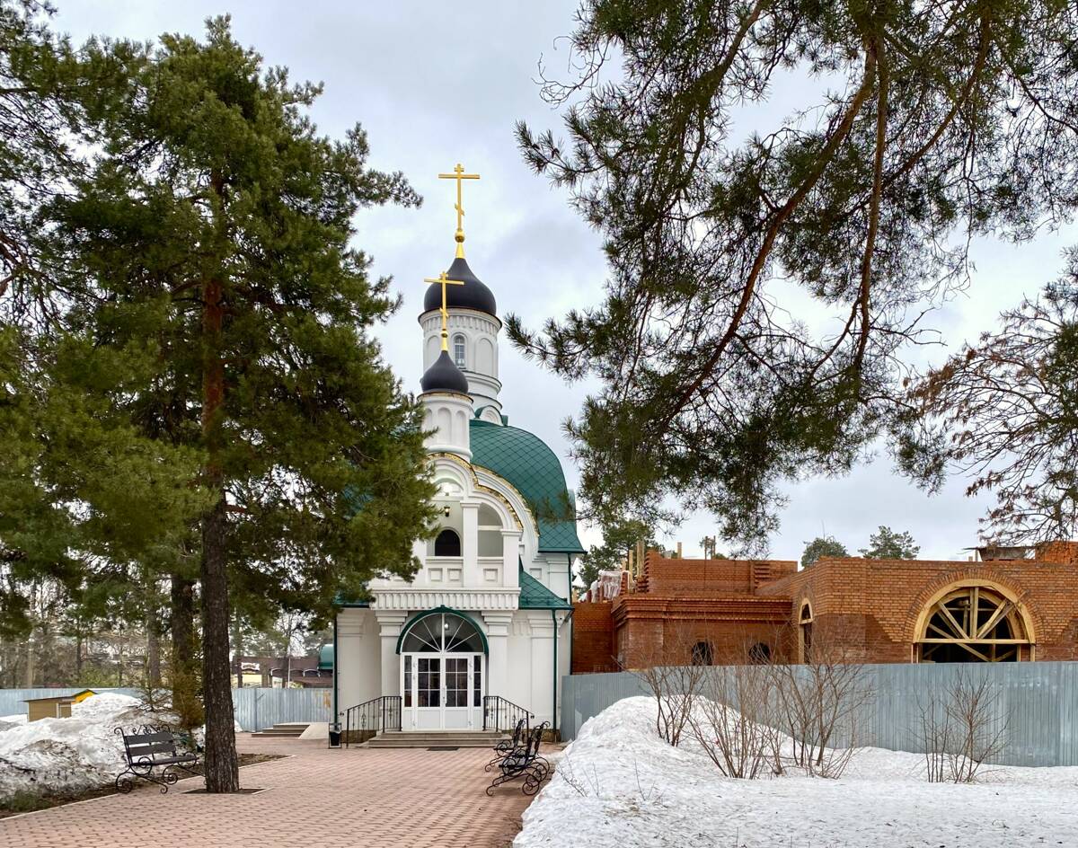 Церковь Татианы Римской, Дзержинск (Дзержинск, город, Нижегородская область). фасады, Вид с запада, справа строящаяся Покровская церковь