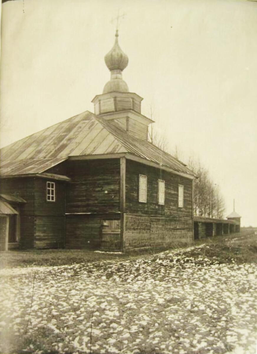 Церковь Троицы Живоначальной, Николо-Выксино (акватория Рыбинского водохранилища) (Череповецкий район, Вологодская область). архивная фотография, Перспектива южного фасада.. Фото Макарова Владимира Кузьмича 1928 г. из коллекции ГНИМА. (ГК № 9212586)
