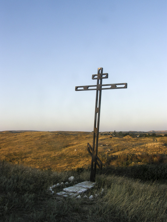 Войково (Катерлез). Георгиевский Катерлезский женский монастырь. Церковь Георгия Победоносца (старая). дополнительная информация, Поклонный крест на месте взорванного Георгиевского собора