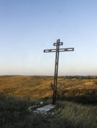 Георгиевский Катерлезский женский монастырь. Церковь Георгия Победоносца (старая), Поклонный крест на месте взорванного Георгиевского собора<br>, Войково (Катерлез), Ленинский район, Республика Крым