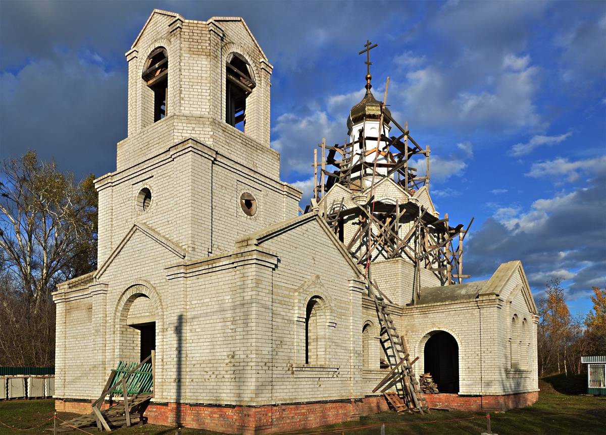 Церковь Казанской иконы Божией Матери (новая), Макарье (Новоусманский район, Воронежская область). фасады, Установлен барабан с крестом