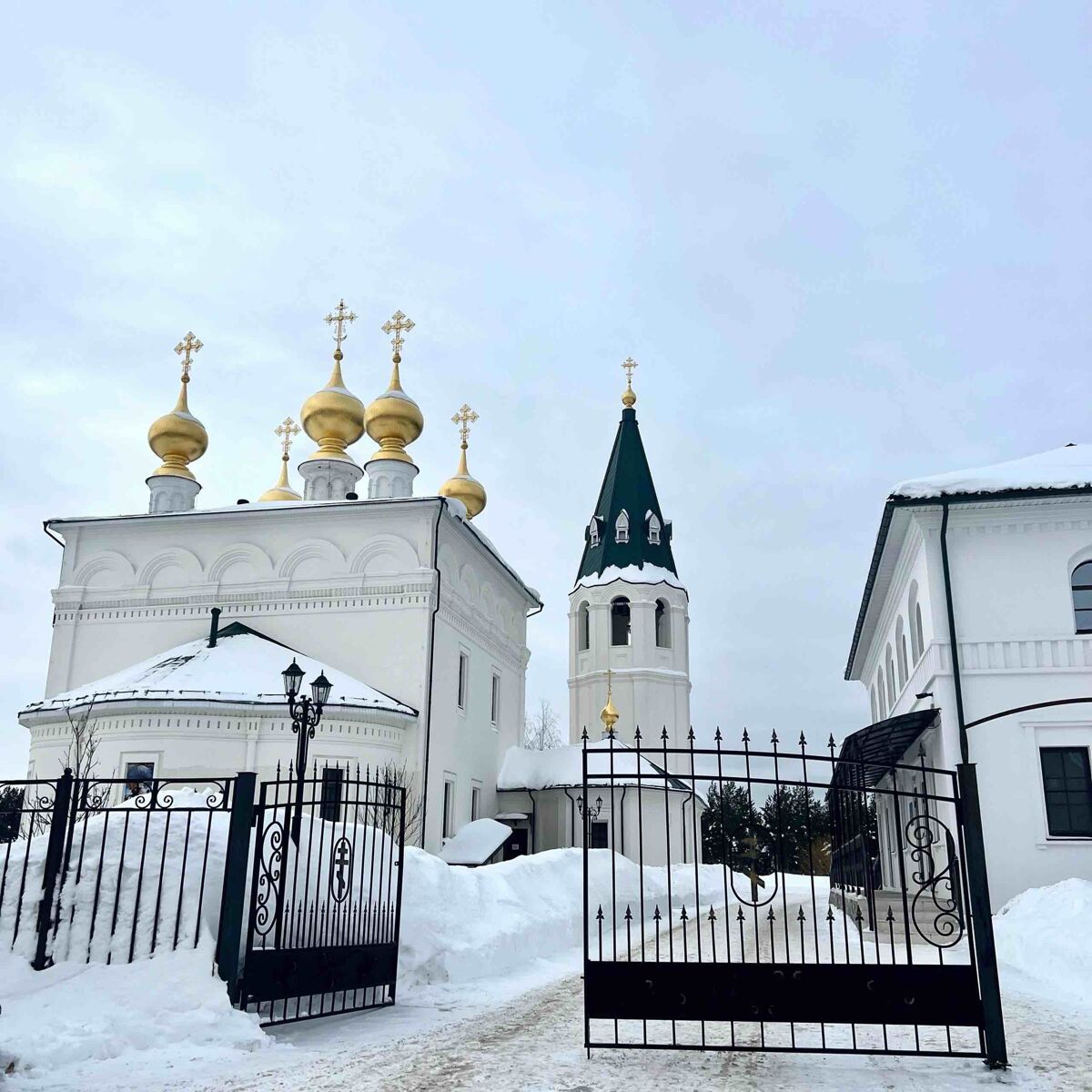 Дзержинск. Церковь Георгия Победоносца. фасады