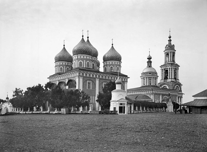 Храмовый комплекс. Соборы Покрова Пресвятой Богородицы и Троицы Живоначальной, Кимры (Кимрский район и г. Кимры, Тверская область). архивная фотография