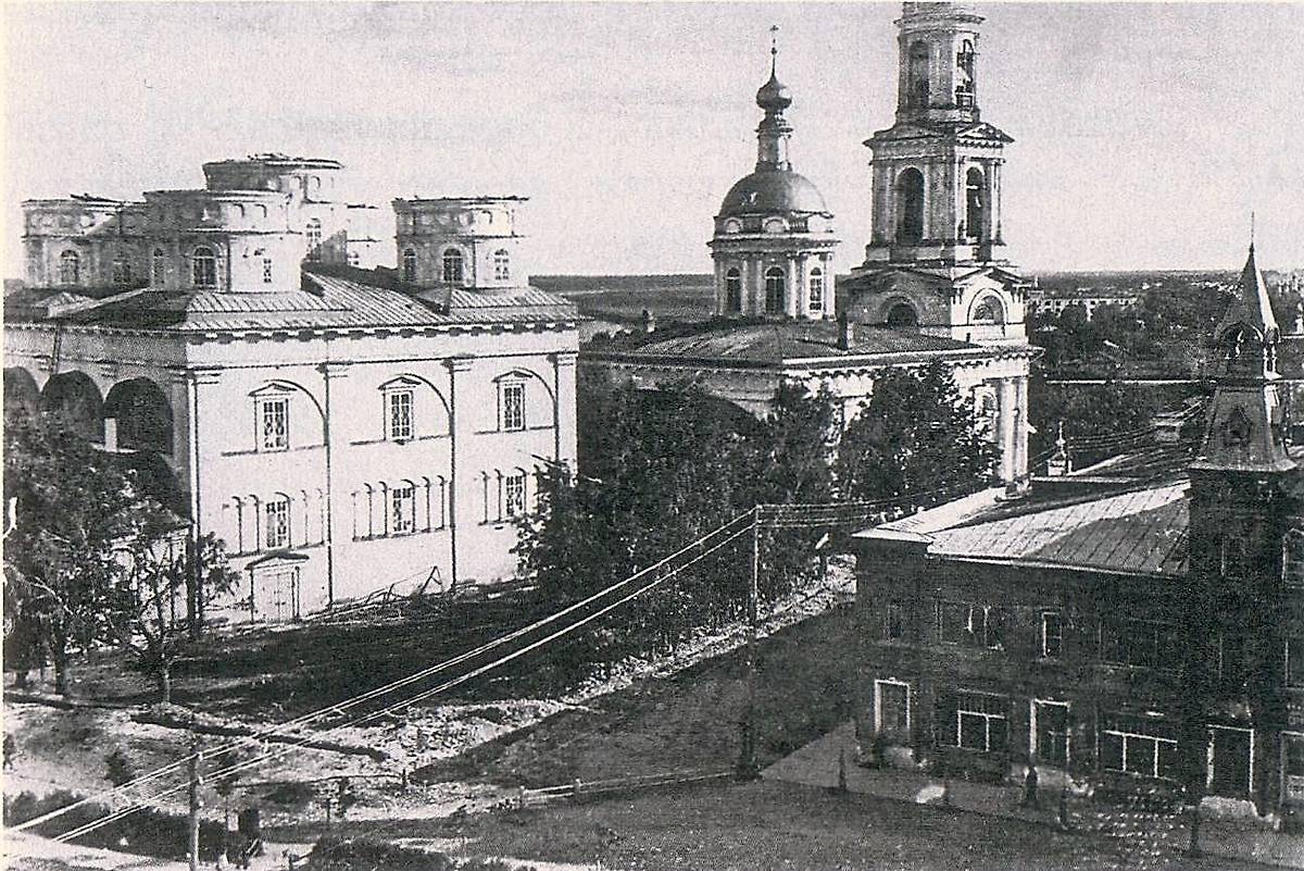 Фото храмового комплекса. Ориентировочная датировка: 1936 г. Фото с сайта: https://hram-tver.ru/images/kimryrn/0393_00020.jpg, архивная фотография. Храмовый комплекс. Соборы Покрова Пресвятой Богородицы и Троицы Живоначальной, Кимры (Кимрский район и г. Кимры, Тверская область)