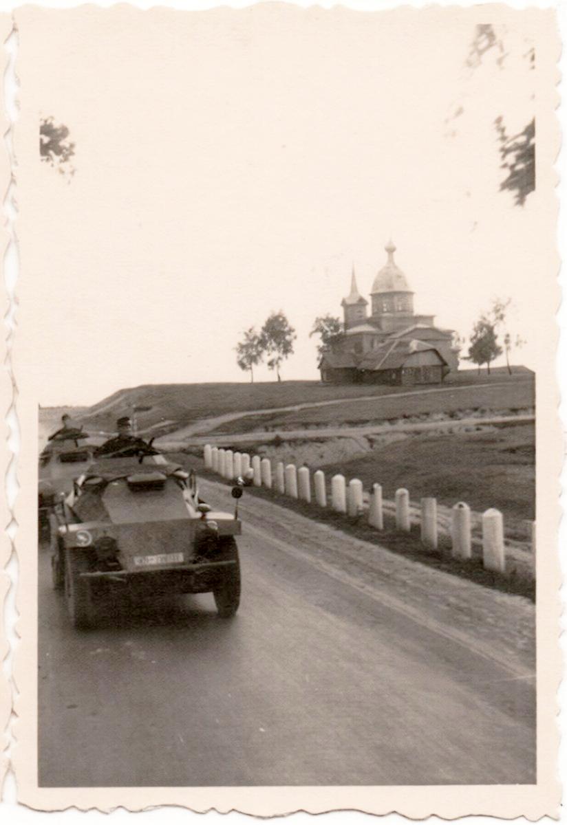 Вид на храм с дороги. Фото 1941 г. с аукциона e-bay.de, архивная фотография. Церковь Георгия Победоносца, Ленино (Слуцкий район, Беларусь, Минская область)