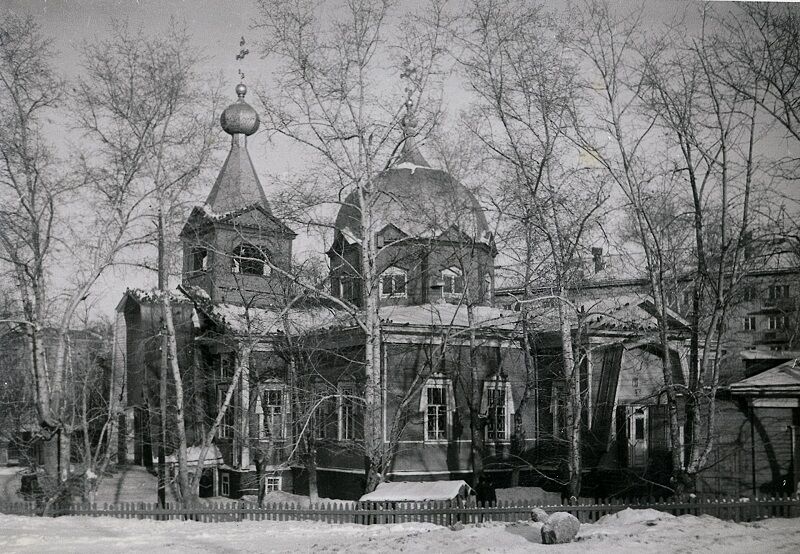 Церковь Вознесения Господня, Новосибирск (Новосибирск, город, Новосибирская область). архивная фотография, Вид с юго-запада, с ул. Гоголя, 1970-е г.г. Источник: официальный сайт Вознесенского собора, http://vksnsk.ru