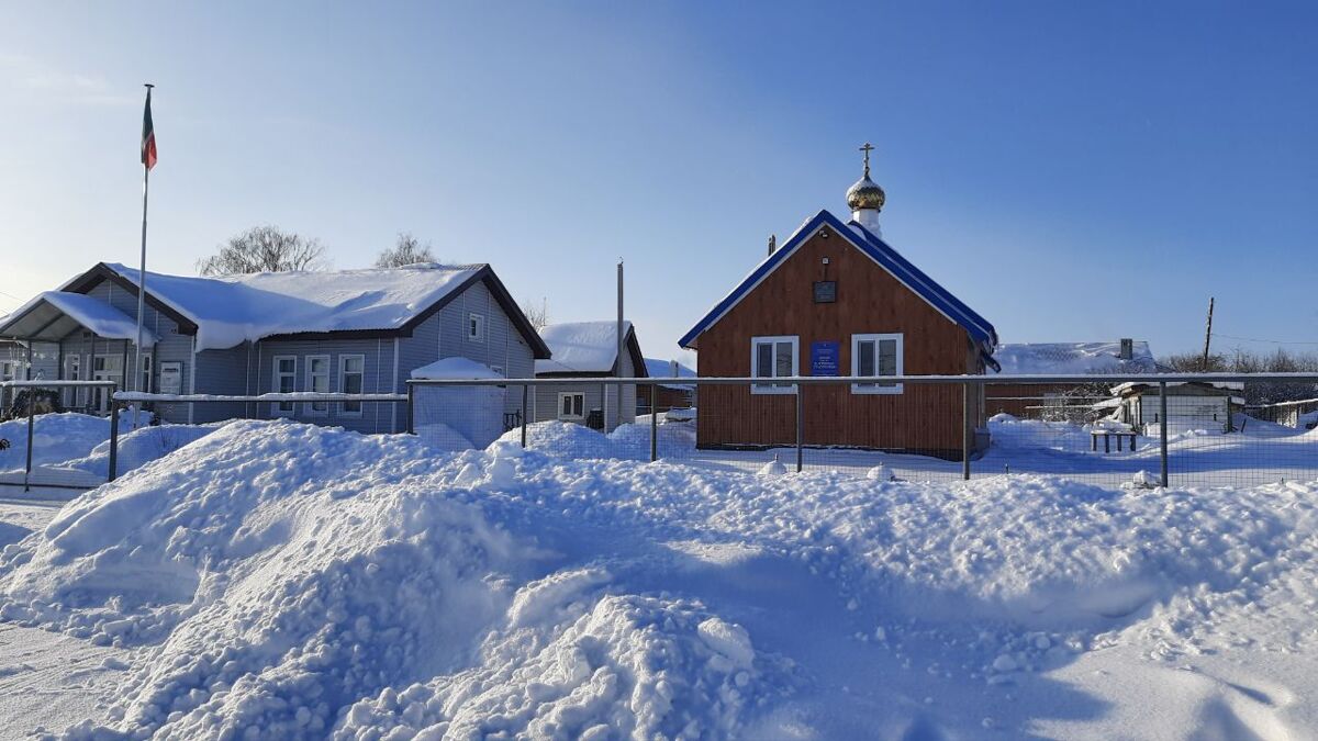 Церковь Царственных страстотерпцев, Кулаево (Пестречинский район, Республика Татарстан). дополнительная информация, Слева здание церковно-приходского центра