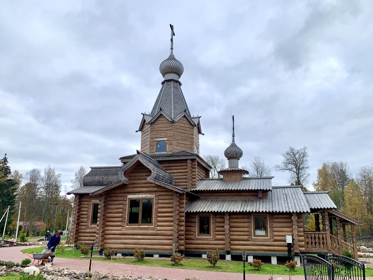 Подворье Новодевичьего монастыря. Церковь Иверской иконы Божией Матери, Лисино-Корпус (Тосненский район, Ленинградская область). фасады