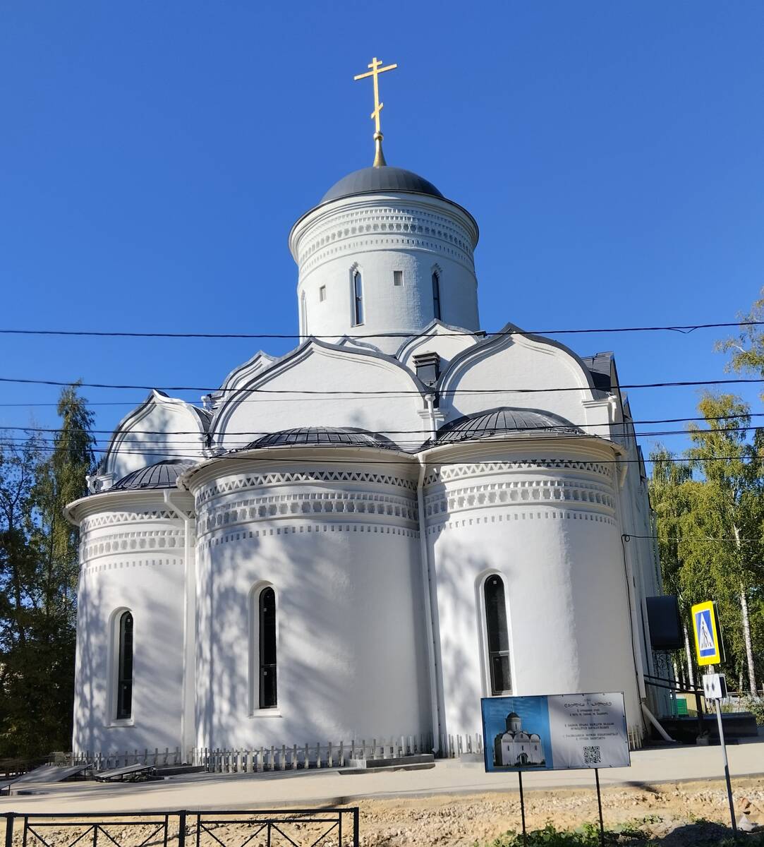 Церковь Владимира равноапостольного на Анкудиновском шоссе (строящаяся), Приокский район (Нижний Новгород, город, Нижегородская область). фасады, На начало сентября в храме проводится роспись внутренних помещений. С января 2025 г. совершаются службы.