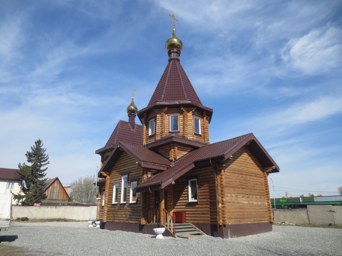 Новосибирск. Церковь Петра и Февронии в Южно-Чемском. фасады