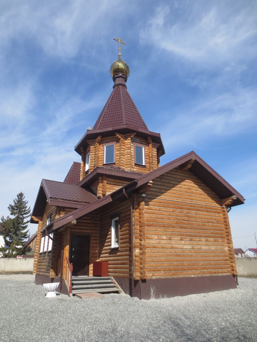 Новосибирск. Церковь Петра и Февронии в Южно-Чемском. фасады