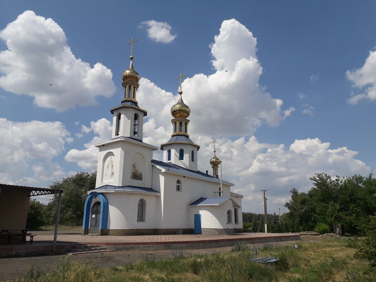 Церковь Покрова Пресвятой Богородицы, Нижняя Ольховая (Станично-Луганский район, Украина, Луганская область). фасады